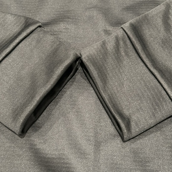 Size M Puma, zip up hoodie, with beautiful, royal blue inside, super soft - Picture 16 of 16